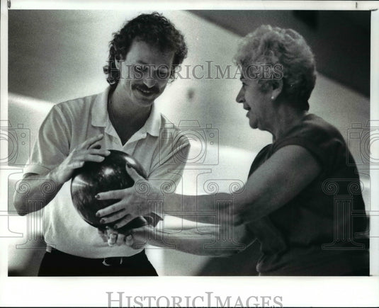 1989 Press Photo Pro Bowler Don Sylvia and student bowler Jo Ferris - cvb49798 - Historic Images
