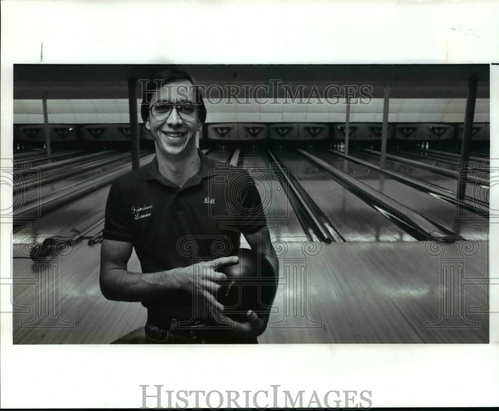 1989 Press Photo Bill Kucsinski is the owner of Fairview Lanes - cvb49800 - Historic Images