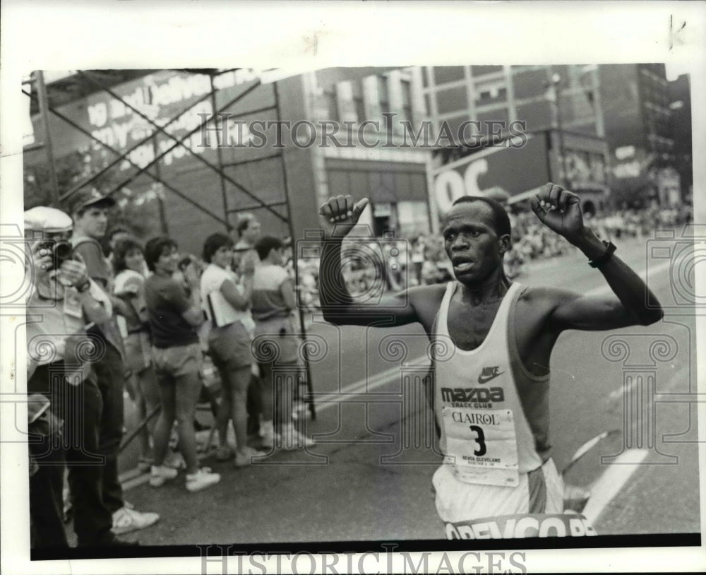 Press Photo Track scene - cvb49804 - Historic Images