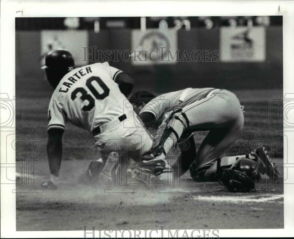 Press Photo Carter safe at plate double steal in 1st - cvb49873 - Historic Images