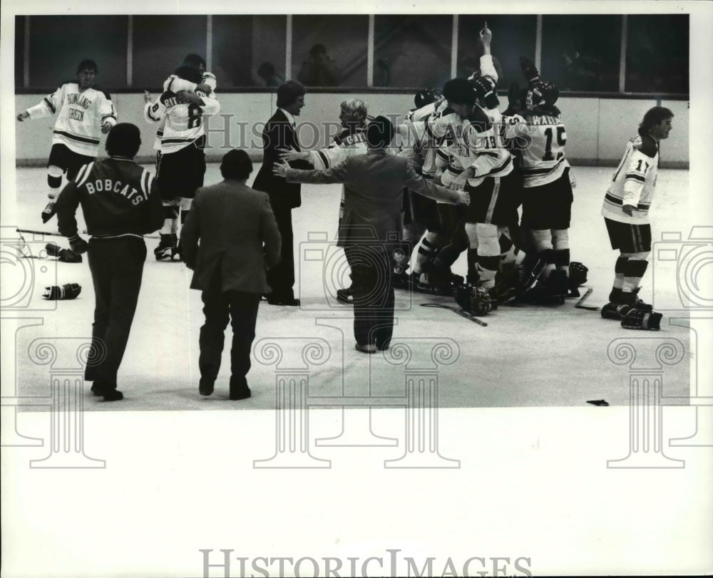 1980 Press Photo Bowling Green and Bobcats Hockey game - cvb49937 - Historic Images