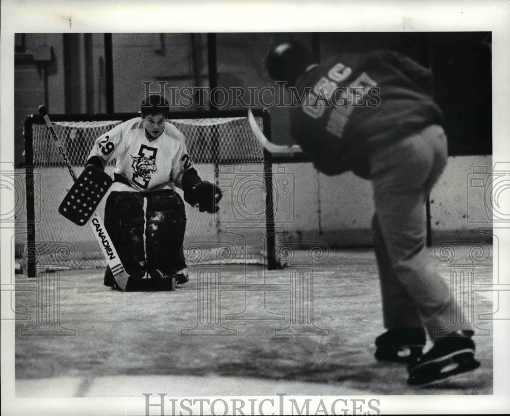 1986 Press Photo Euclid coach Gary Geldart practice with son, Gregg - cvb49945 - Historic Images