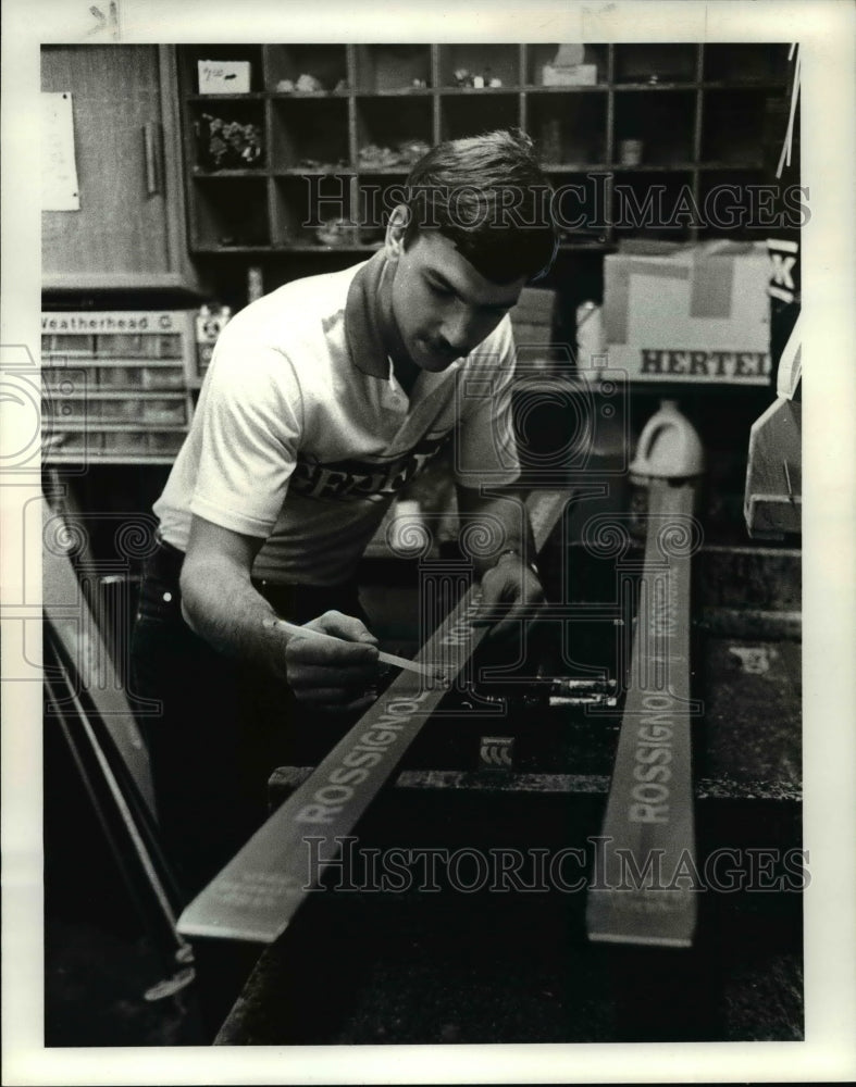 1984 Press Photo Ken Schutz, Ski Tune ups - cvb50099 - Historic Images
