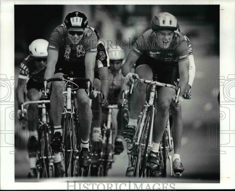 1991 Press Photo Marathon runner-Joanne Griffith-cyclists - cvb50328 - Historic Images