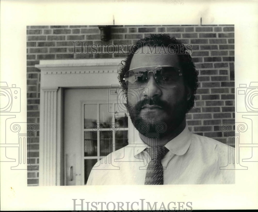 Press Photo Man standing outside a brick building - cvb50384 - Historic Images