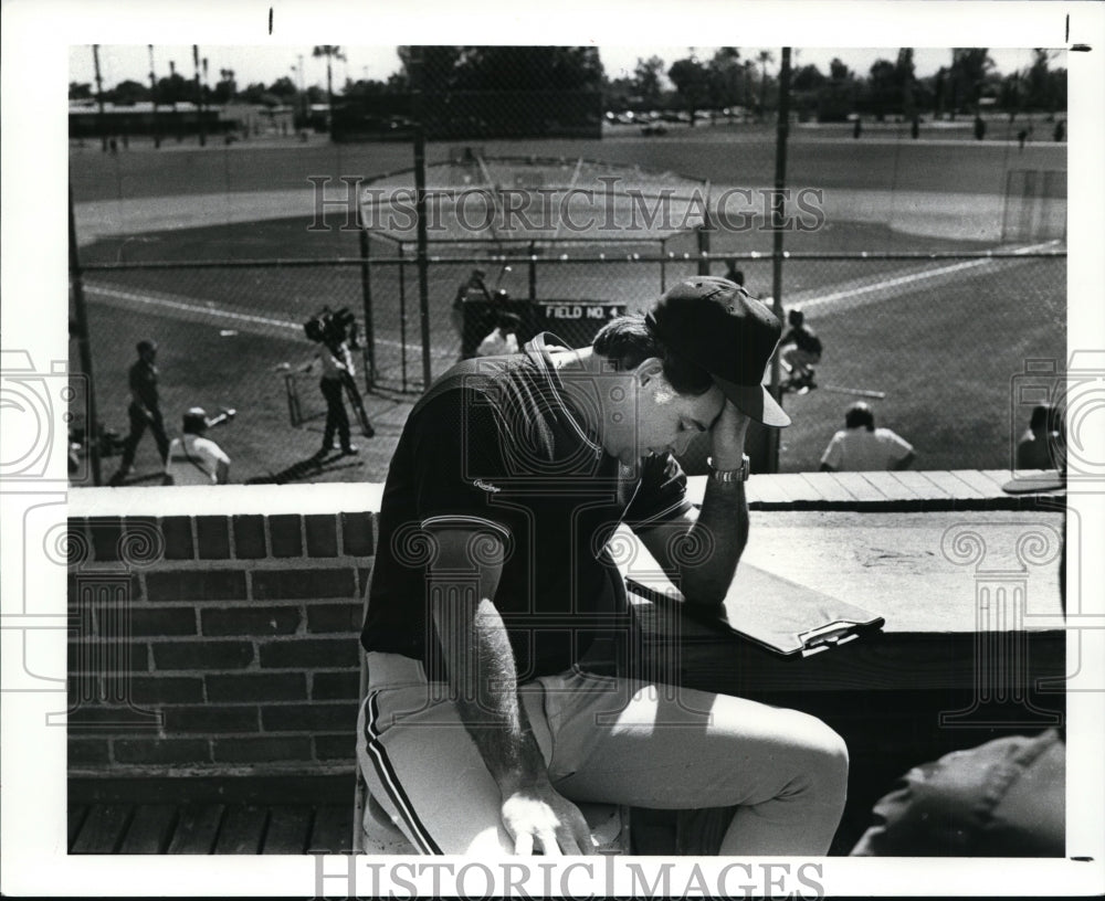 1988 Press Photo Pitching coach, Mark Wiley during practice at Hi Corbett Field - Historic Images