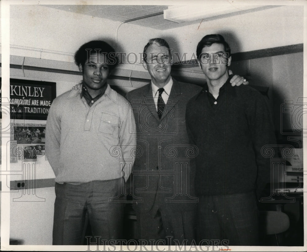 1971 Press Photo L-R; Randy Clark, Bob De Moss - Purdue coach, Alex D. Marzio-Historic Images