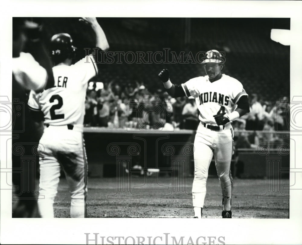 1986 Press Photo: Bernazard homers in 5th No 2 is Butler - cvb50722 - Historic Images