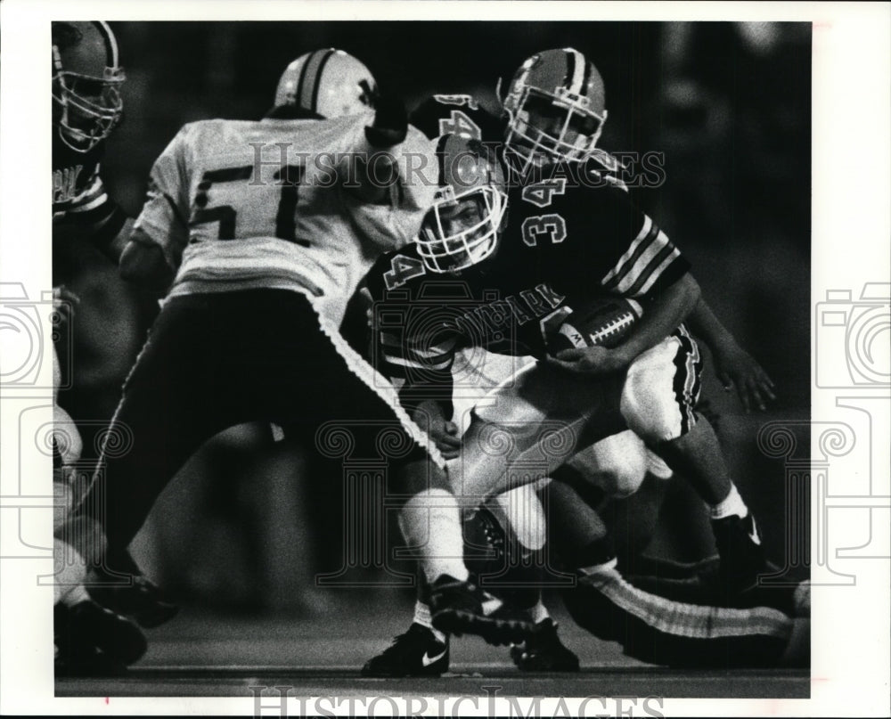 1991 Press Photo Ernie Bilek, Midpark. Vince Pagura (51) Medina--Football - Historic Images