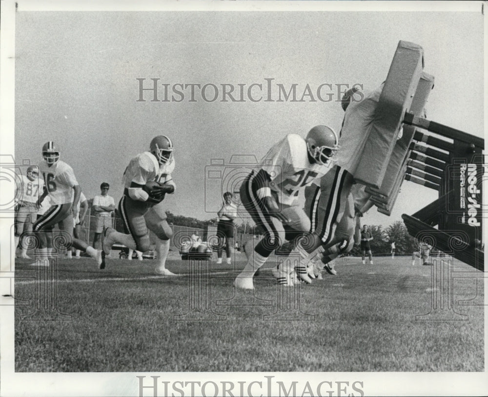 1963 Press Photo: Cleveland Browns 1st day workout - Charles White-Historic Images
