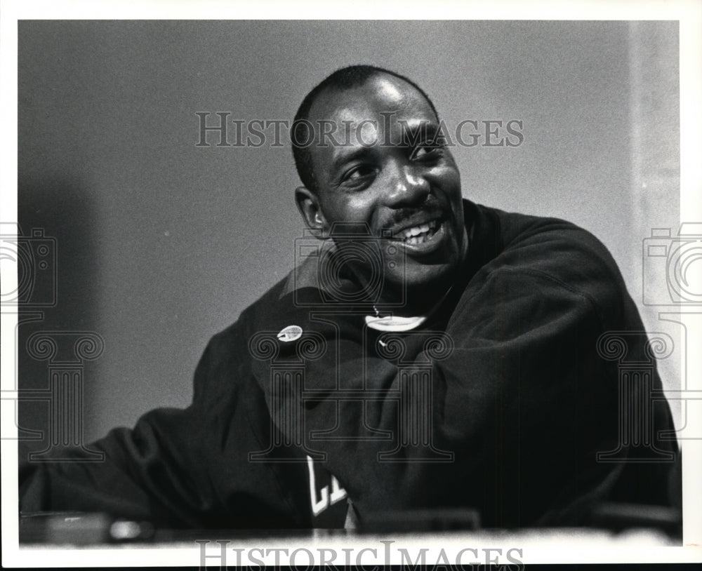 1991 Press Photo: Ozzie Newsome Announces his retirement - cvb50853 - Historic Images