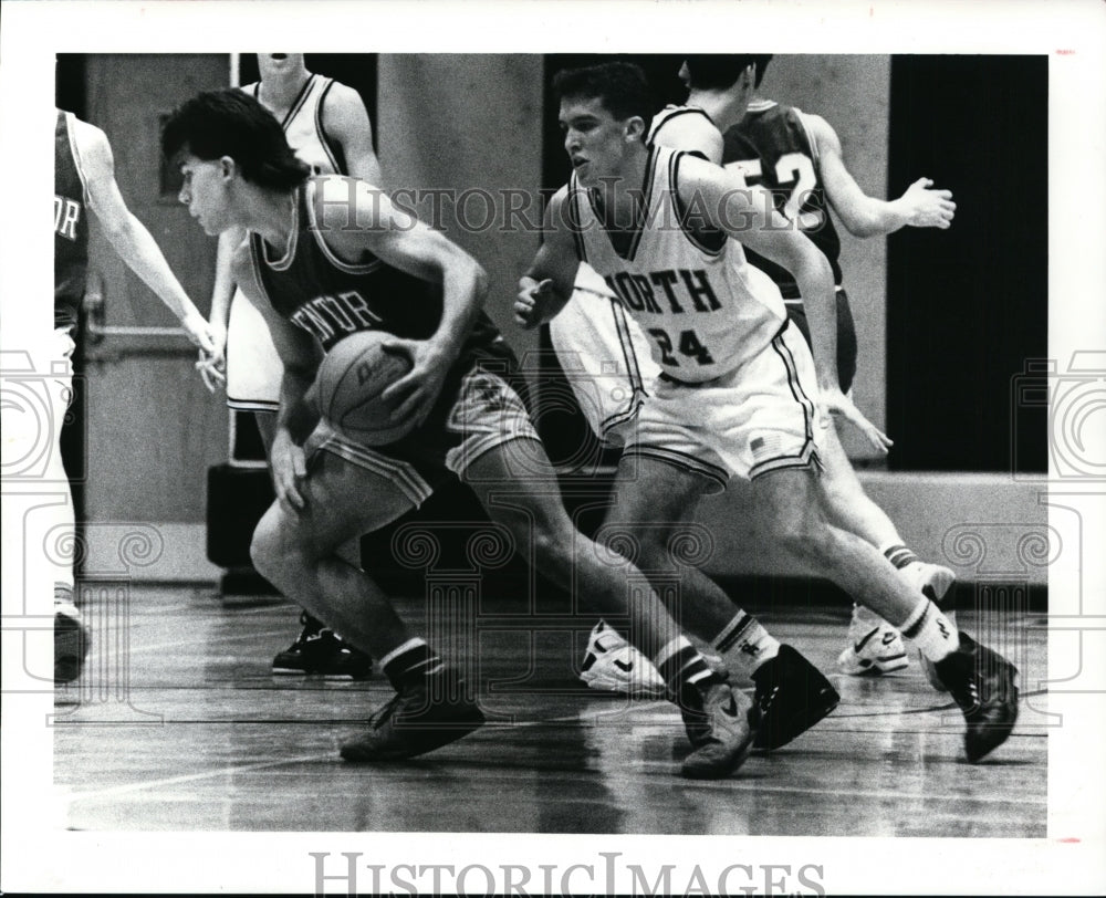 1991 Press Photo: Don Jantonio, Mentor High Takes Ball down the Court - Historic Images