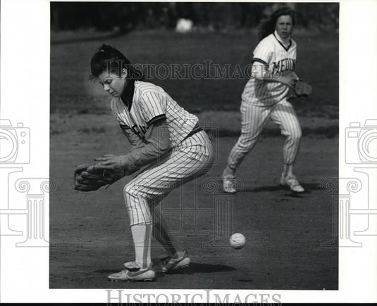 Press Photo Medina's Cindy Lavery and Raible-Medina Cloverleaf game - cvb50868 - Historic Images