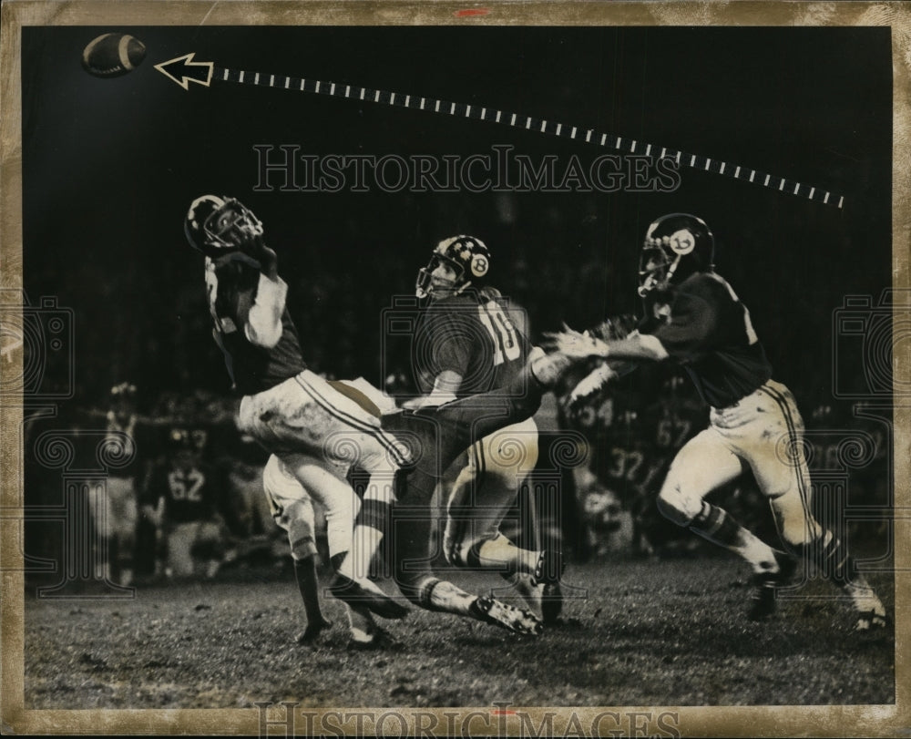 1972 Press Photo Berea&#39;s Davidson, Lou Groza-football action scene - cvb50880 - Historic Images