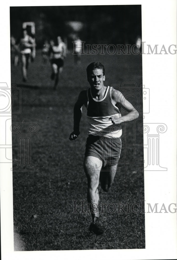 1990 Press Photo Division 1B Cross Country race runner-Brian Casselberry - Historic Images