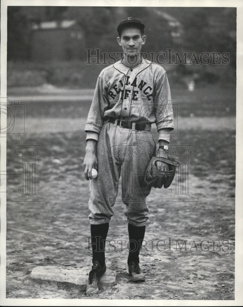 1935 Press Photo The wind burning speed of John Zeglot, pitcher - cvb50943 - Historic Images
