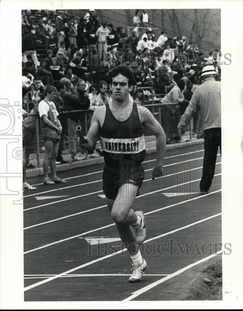 1990 Press Photo Brock Gretter of University School-4X800 Meter Relay - Historic Images