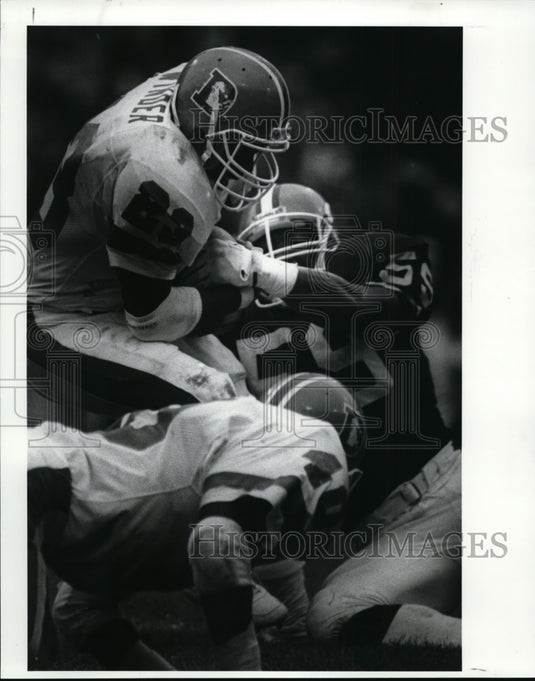 1989 Press Photo Browns Mike Johnson vs Bronco Sammy Winder-football - cvb51080 - Historic Images