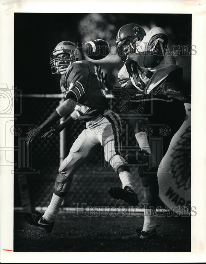 Press Photo John Marshall&#39;s Jermain Moxley vs Collinwood&#39;s Thomas-football game - Historic Images