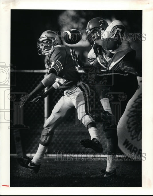 Press Photo John Marshall's Jermain Moxley vs Collinwood's Thomas-football game - Historic Images