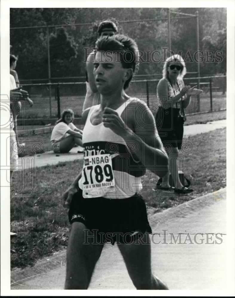 1991 Press Photo Dave Brehmer is the first finnisher in the 10K Event - Historic Images