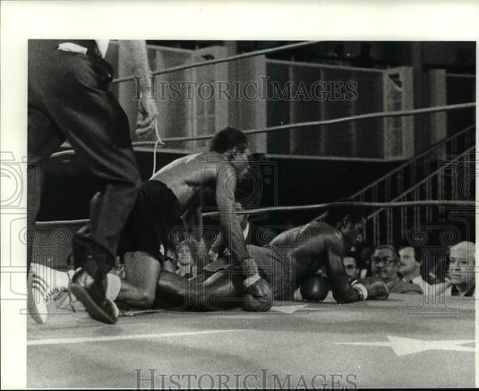 Press Photo Knockout in the ring - cvb51934 - Historic Images