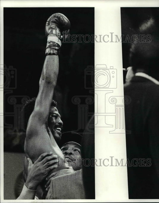 1981 Press Photo Aaron Pryor after his victory over Lujuan Johnson -Public Hall - Historic Images