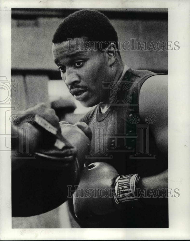 1983 Press Photo Tim Witherspoon during training in the ring - cvb52026 - Historic Images