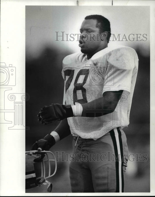1980 Press Photo Thomas Hopkins with Cleveland Browns football. - cvb52041 - Historic Images