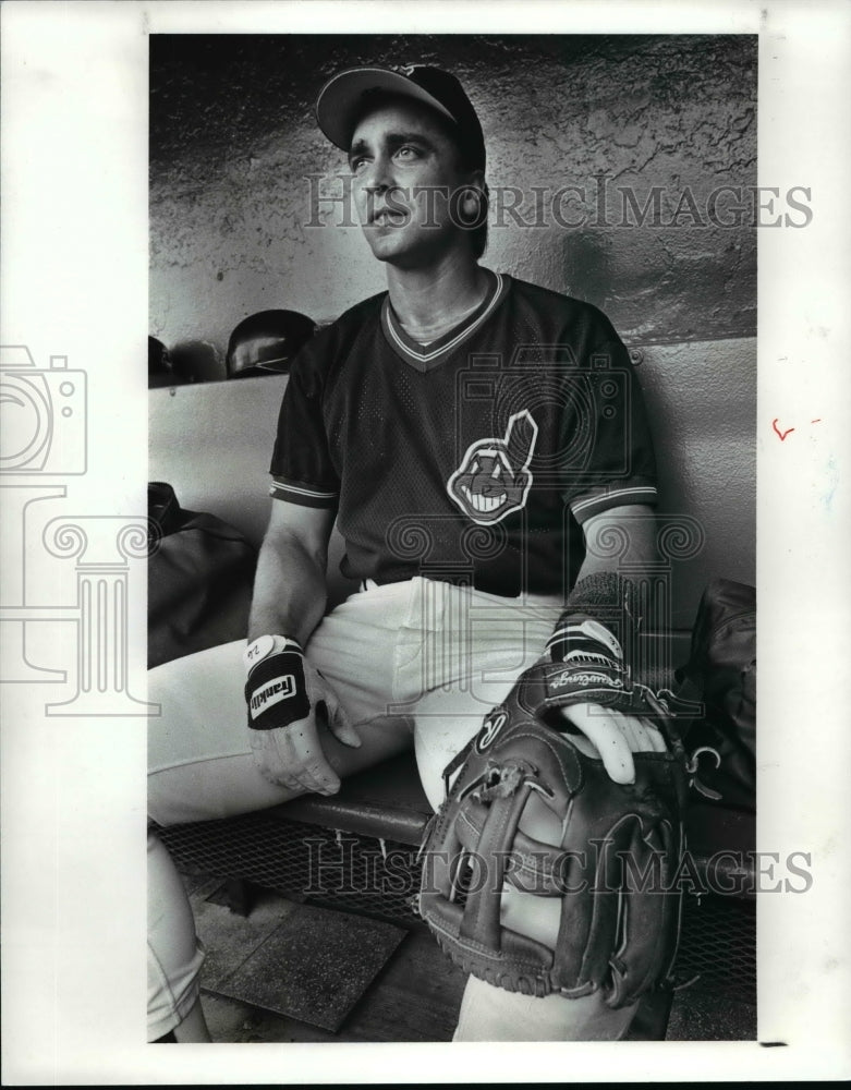1988 Press Photo Brook Jacoby with his glove. - cvb52217 - Historic Images