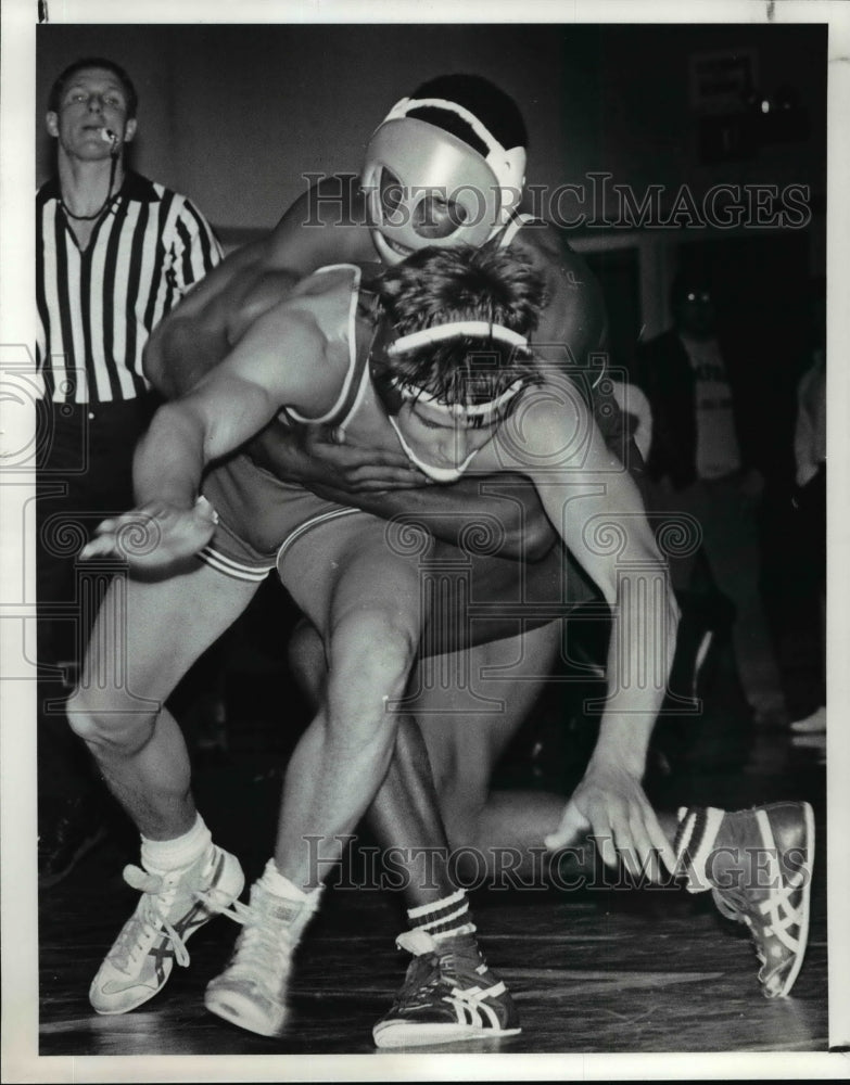 Press Photo Jayson Barnett of John Carroll vs Mike Honkomp-wrestling - Historic Images