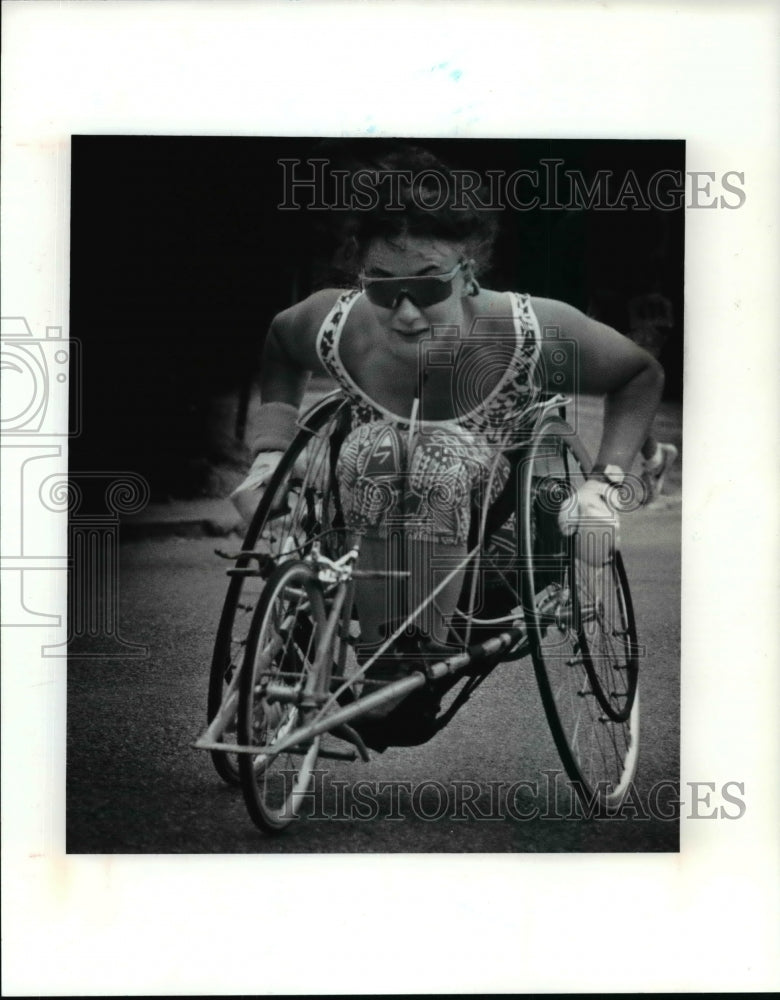 1991 Press Photo Charlotte Heppner at a road race at Baldwin Wallace College - Historic Images