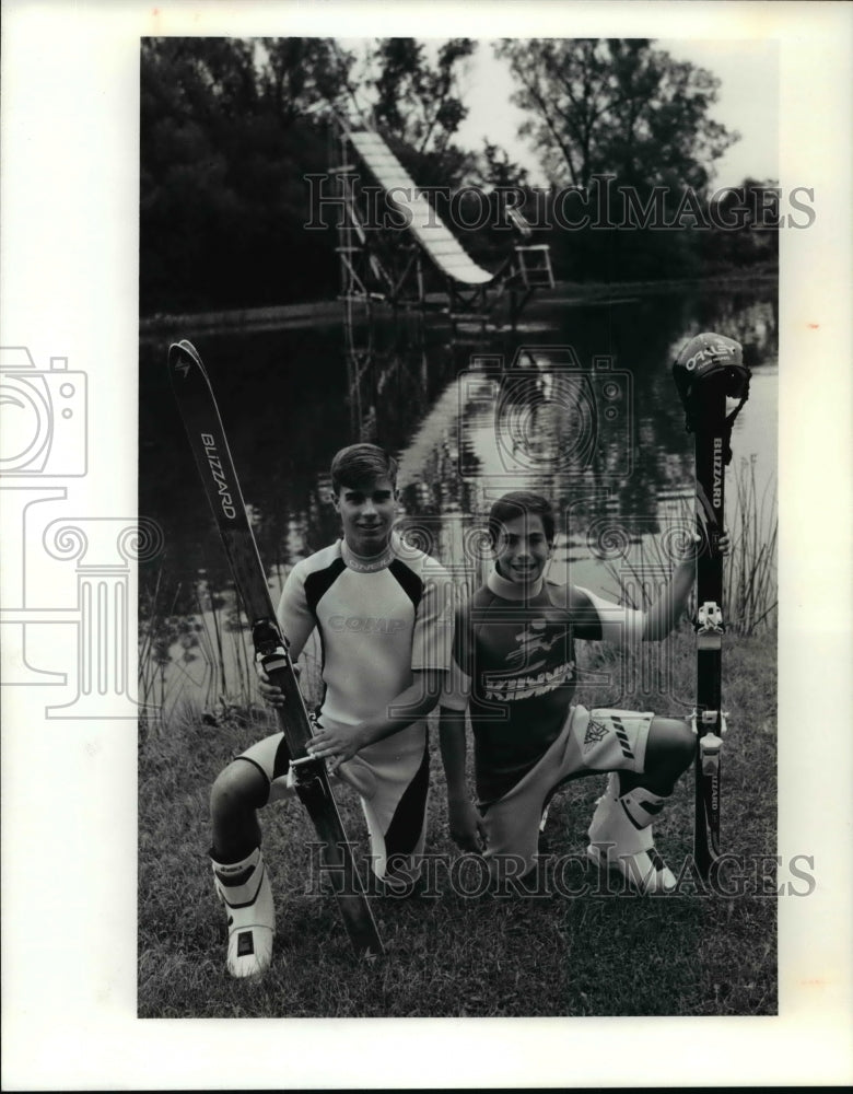 1990 Press Photo Brian Currutt and Mariano Ferrairo, Alpine Valley Ski Resort. - Historic Images