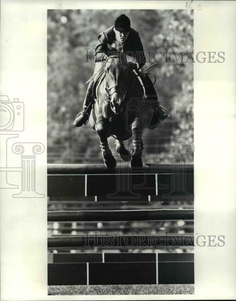 1985 Press Photo Katie Monahan of Upperville rides the Governor - cvb52672 - Historic Images