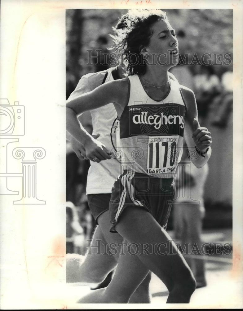 1980 Press Photo 1st woman across the line is Nina Crampe - cvb52702 - Historic Images