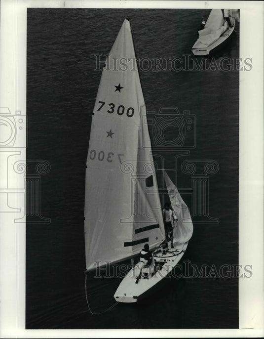1990 Press Photo Boat heads out of the Rocky River for Star Class Races - Historic Images