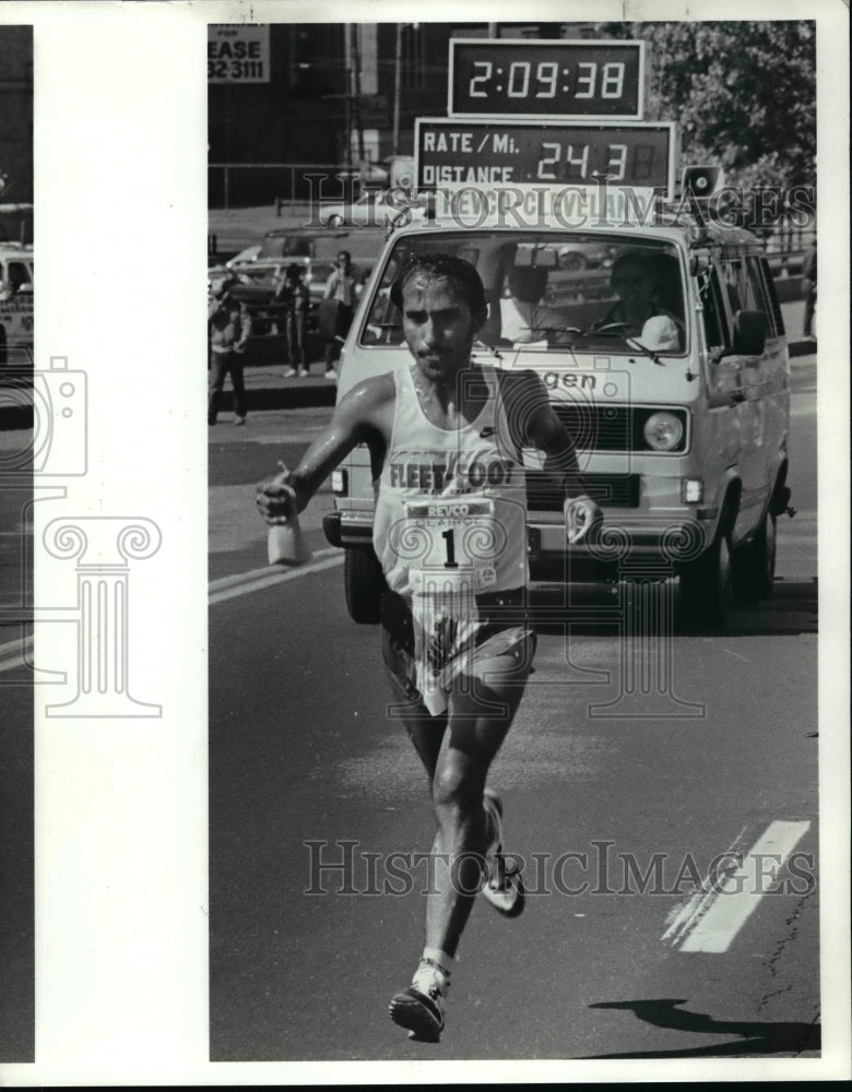 1985 Press Photo Demetrio Cabamillas winner of the marathon - cvb52810 - Historic Images