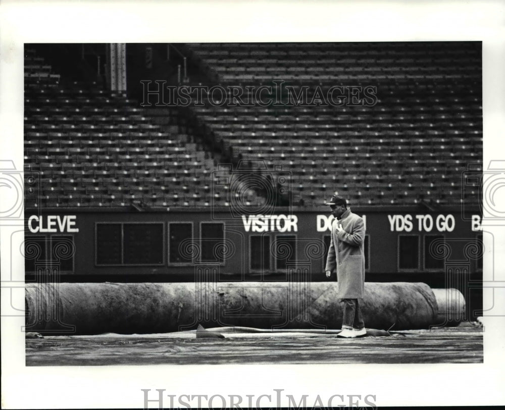 1987 Press Photo Broncos&#39; Wide receiver Clint Sampson at Cleveland Stadium - Historic Images