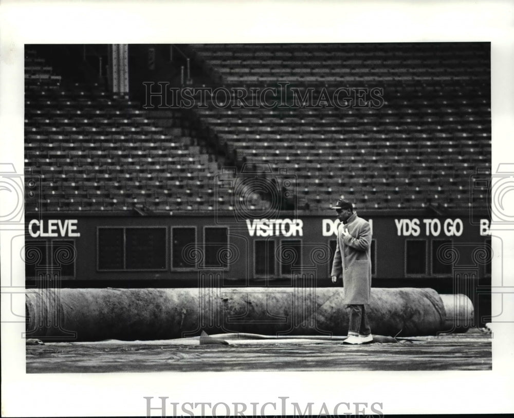 1987 Press Photo Broncos' Wide receiver Clint Sampson at Cleveland Stadium - Historic Images