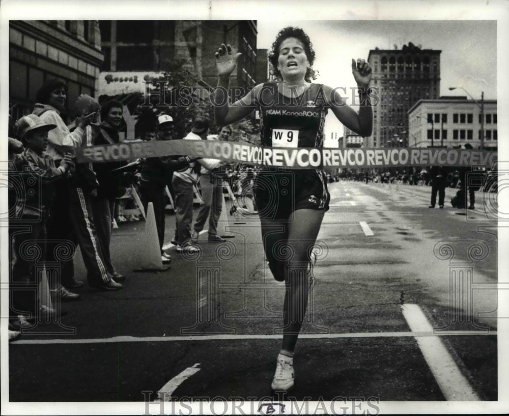 1983 Press Photo Marcy Schwan, woman&#39;s winner of Revco Marathon in Ohio. - Historic Images