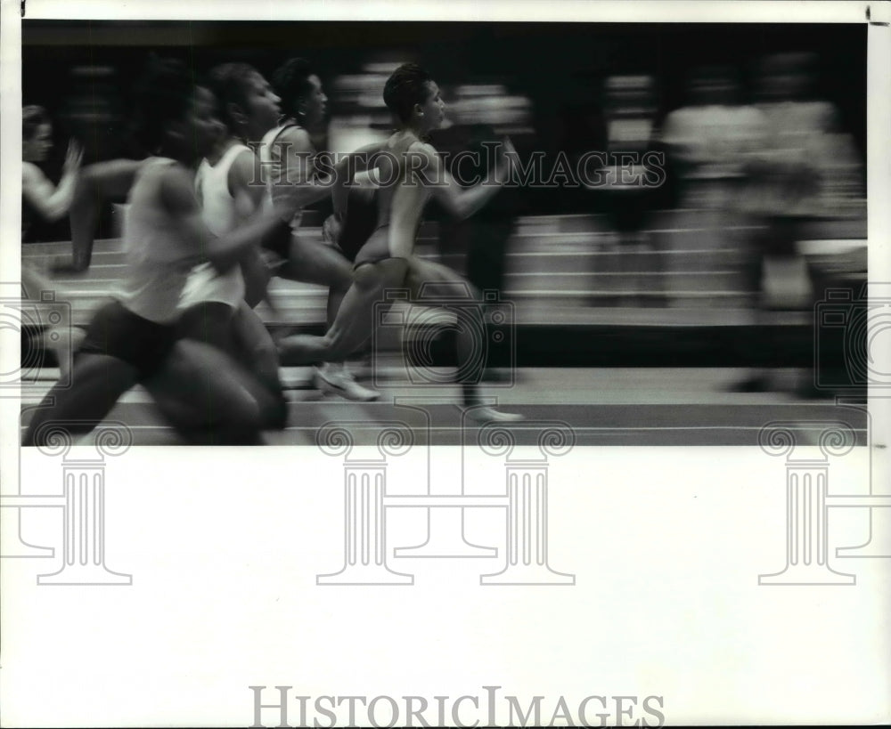 1990 Press Photo Sheila Echols of Athletic West pulls away from the field to win - Historic Images