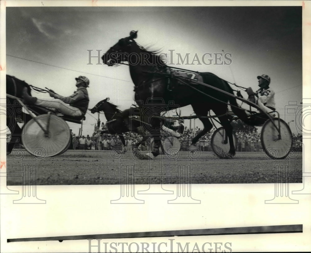 Press Photo The first race of the day is off and running. - cvb53261 - Historic Images