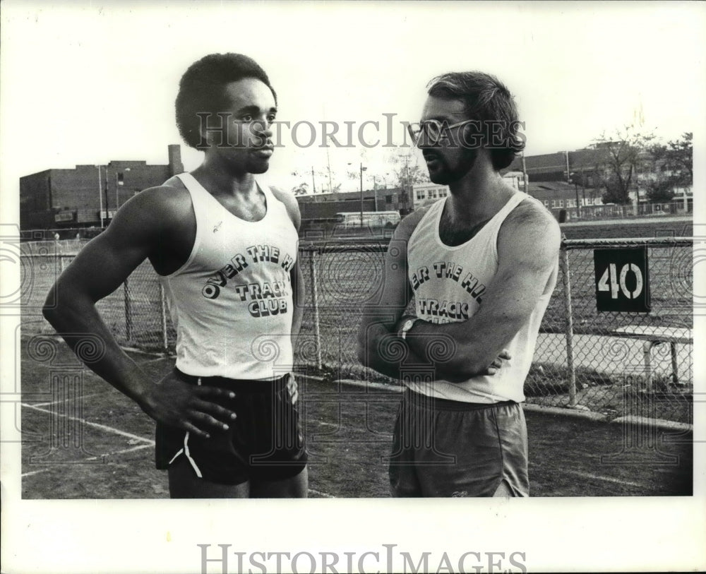 1980 Press Photo Over The Hill Track Club&#39;s Derik Harbour and Jeff Gerson - Historic Images