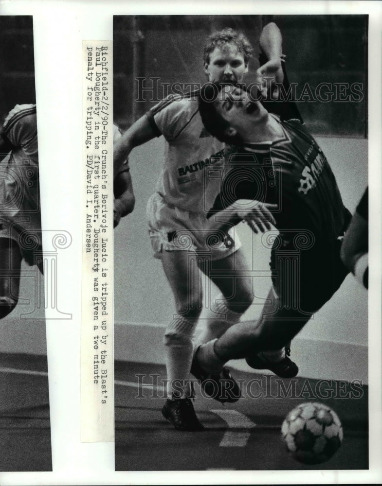 1990 Press Photo Crunch's Borivoje Lucic, tripped by Blast's Paul Dougherty - Historic Images