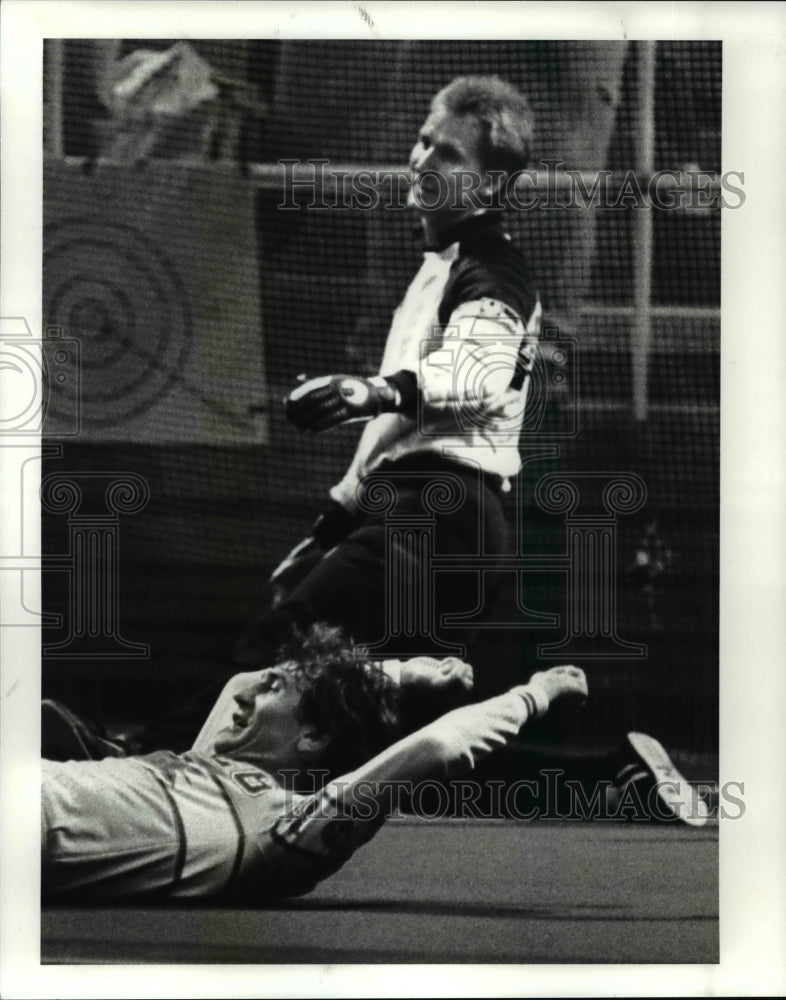 1987 Press Photo Joe Raduka vs Blast's Jay McCutchen-soccer action - cvb53655- Historic Images