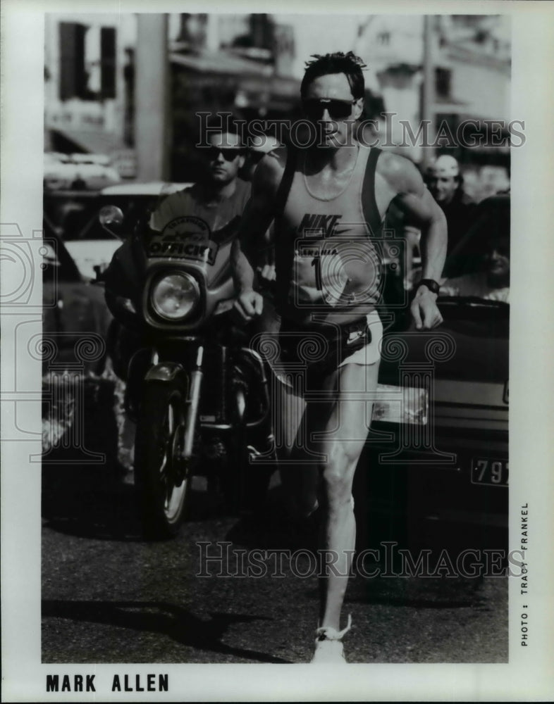 Press Photo Runner-Mark Allen - cvb53752 - Historic Images