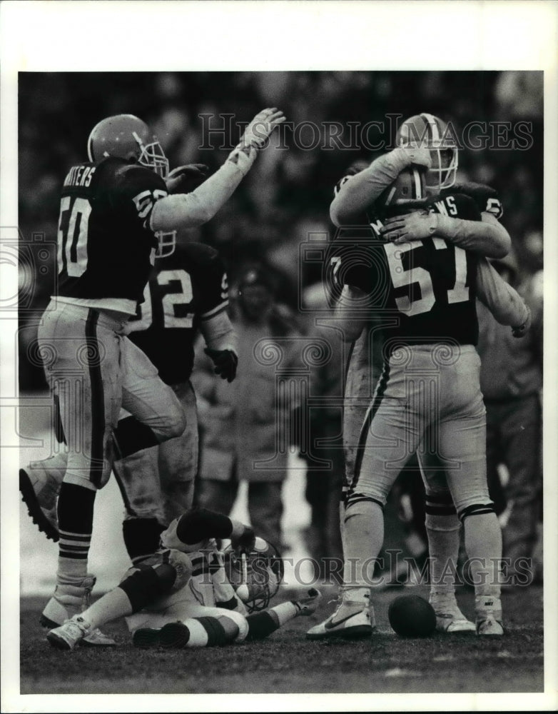 Press Photo From left, Van Walters (50), Michael Dean Perry (92) Clay Matthews - Historic Images