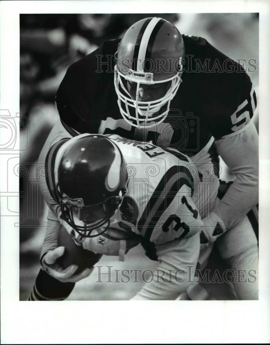 1989 Press Photo 1st quarter-Cleveland's Van Walters buries Vikings running back - Historic Images