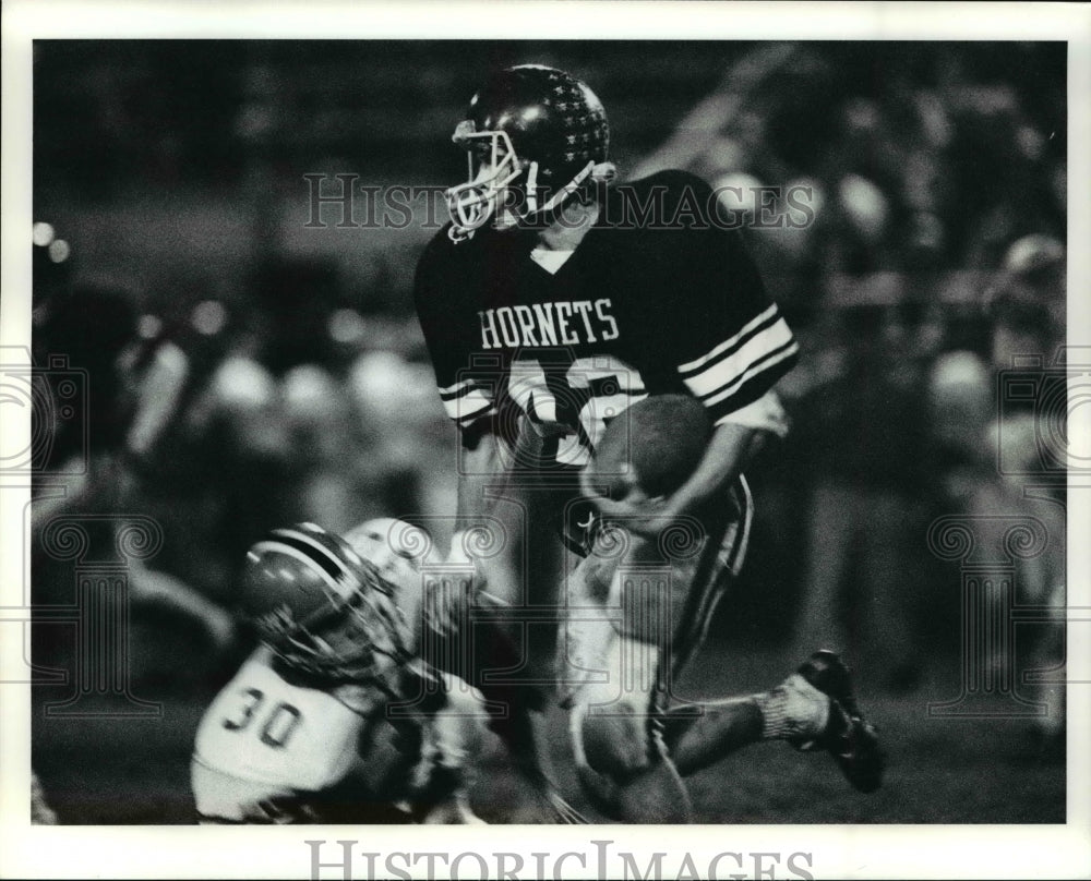 Press Photo Hornets Football player - cvb54028-Historic Images