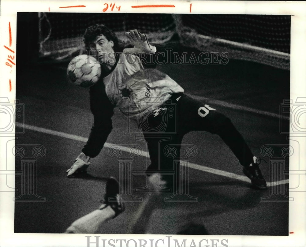 Press Photo Cleveland Crunch goalie Otto Orf blocks a shot in the 4th quarter. - Historic Images